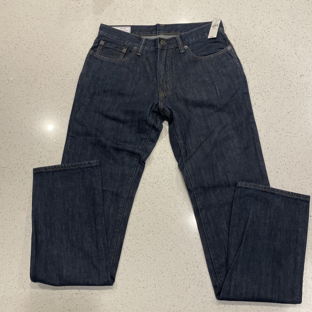 NWT GAP Men's Straight Fit Denim Jeans Size 29W x 34L.